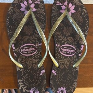 Havaianas Women's Gold and Pink Flip Flops. Size 9